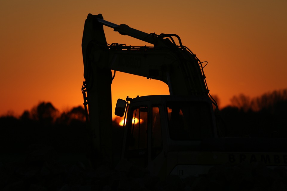 excavators 1383540 960 720.jpg