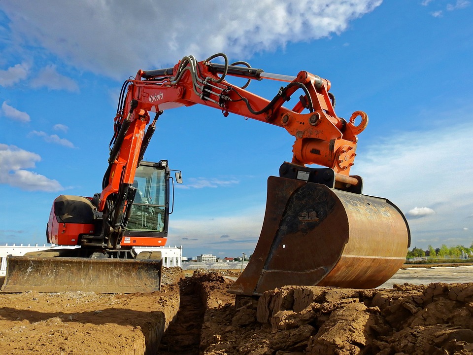 excavators 1680634 960 720.jpg