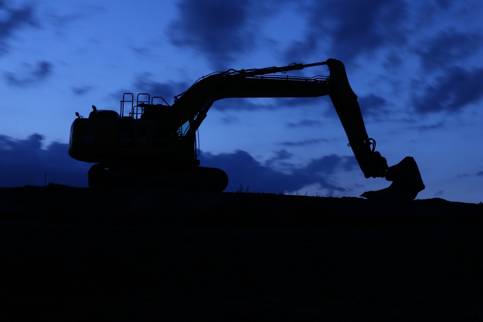 excavators 2642387 960 720.jpg