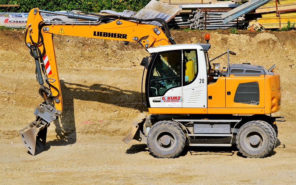 excavators 2682895 960 720.jpg