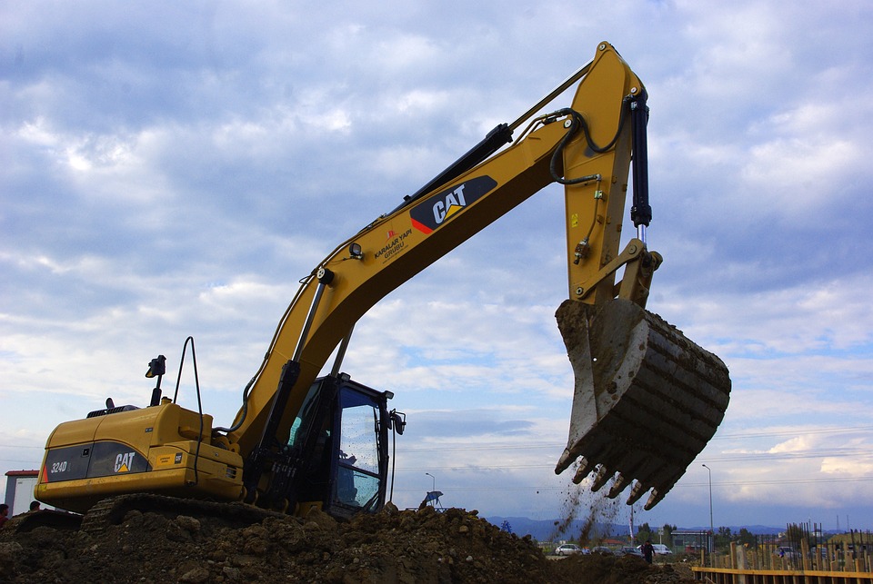 excavators 4765917 960 720.jpg